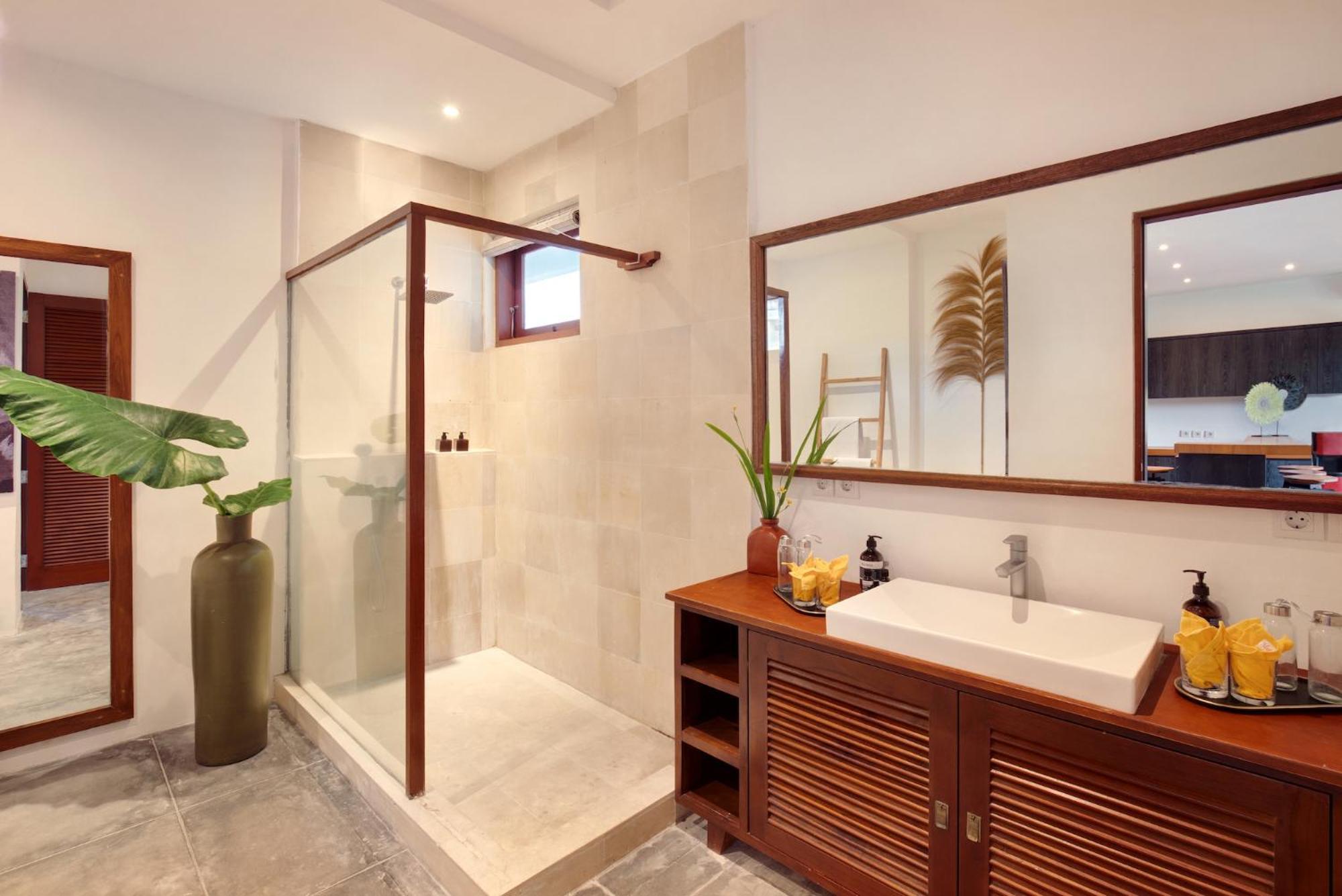 You Think You Know Canggu - Think Again! Stunning Large Luxxe 7Bed Villa Exterior photo